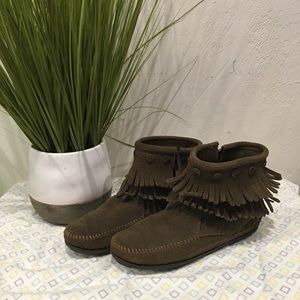 MinneTonka boots